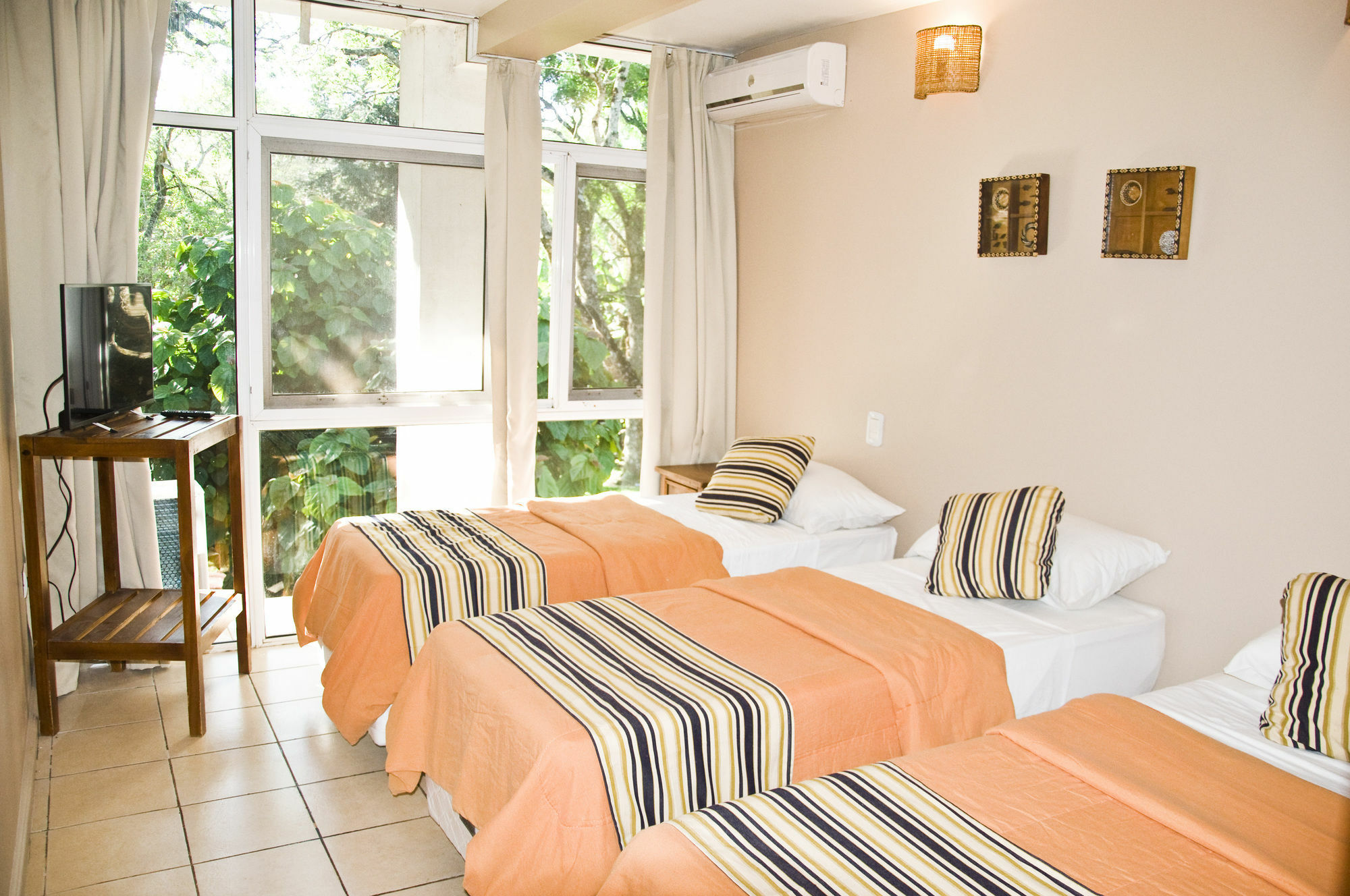 Tangoinn Club Iguazu Party Luxury Hostel Puerto Iguazu Exterior photo
